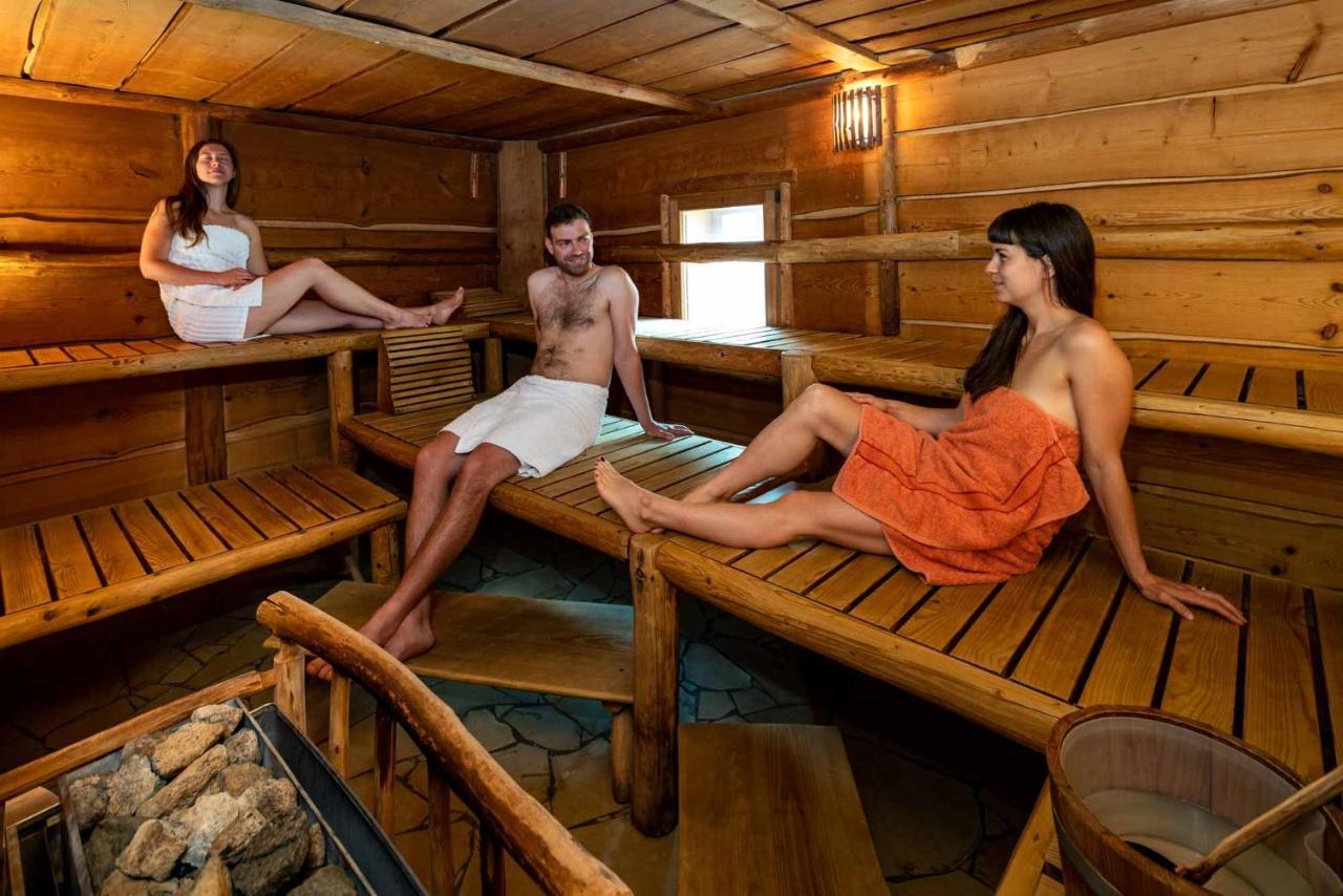 Hotel Gut Wildberg Mit Badeteich