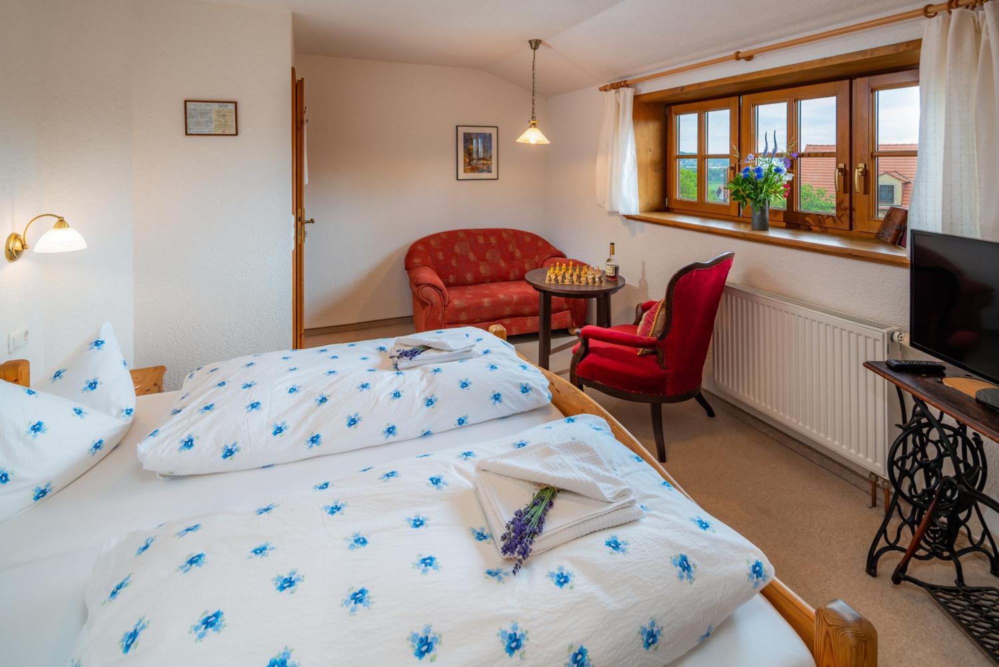 Hotel Gut Wildberg Mit Badeteich Meißen