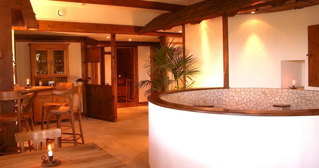 Hotel Gut Wildberg Mit Badeteich Meißen